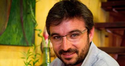 Jordi Évole antes del almuerzo en el bar Antolín, en Sant Feliu de Llobregat (Barcelona).