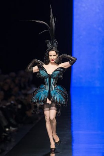 Dita von Teese en el desfile de Gaultier