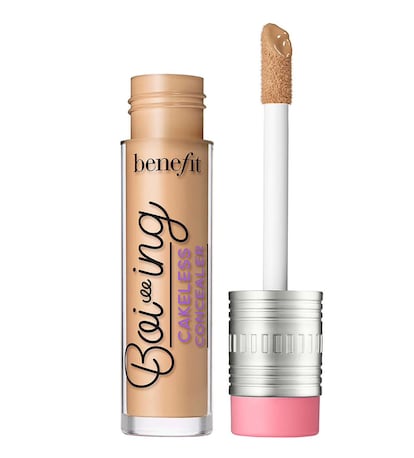 Antiojeras Boiing Cakeless de Benefit. Corrector resistente al agua y de cobertura alta que disimula las ojeras y las imperfecciones de la piel.