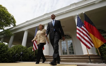 Merkel e Obama nos jardins da Casa Branca.