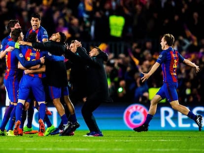 Los jugadores del Barcelona celebran su remontada este mi&eacute;rcoles. 