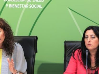 La consejera de Sanidad y Bienestar, Mar&iacute;a Jes&uacute;s Montero junto a la directora general de Servicios Sociales, Magdalena S&aacute;nchez