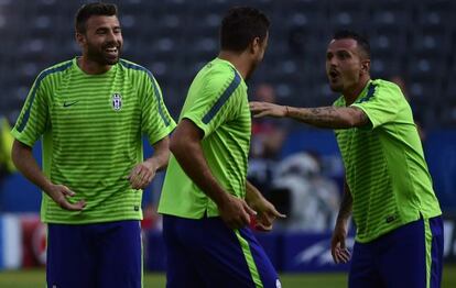 Barzagli (I) se ríe junto a Pepe y Matri