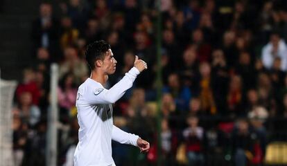Cristiano Ronaldo celebra un gol ante Lituania.