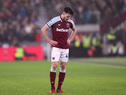 Declan Rice se lamenta durante el partido entre el West Ham y el Southampton, este domingo en Londres.