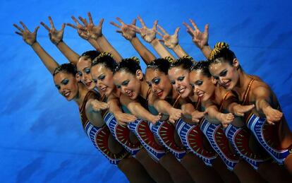 The Spanish synchronized swimming team prepares to take to the water ahead of its silver medal-winning performance.