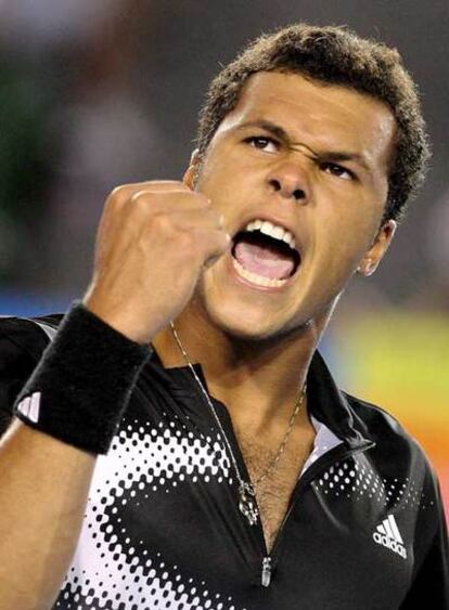 Tsonga celebra la victoria.