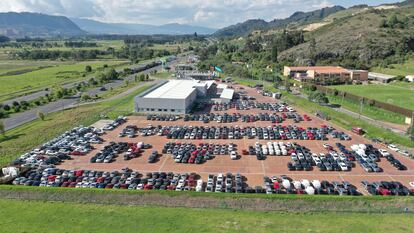 Una agencia de venta de autos en las afueras de Bogotá, en abril de 2020.