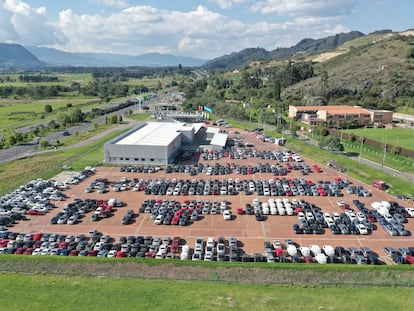 Una agencia de venta de autos en las afueras de Bogotá, en abril de 2020.