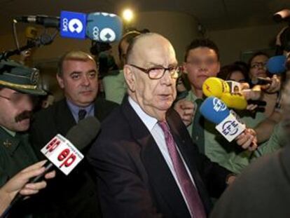Camilo José Cela, a su llegada al Juzgado de Barcelona.