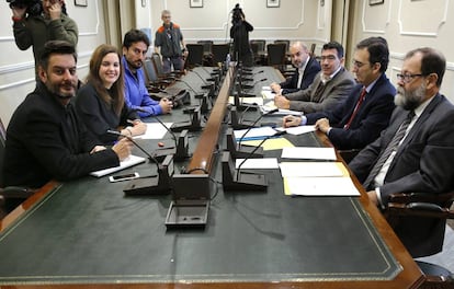 Los miembros de la comisión de investigación del 'caso Taula'.