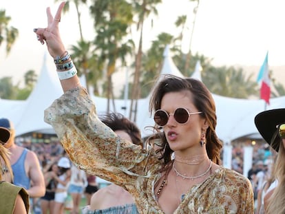 La modelo Alessandra Ambrosio en el Festival de Coachella de 2015.