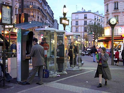 Mobiliario urbano interactivo, en París.