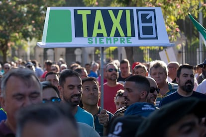 Protesta de taxistas en Sevilla el 28 de septiembre de 2022.