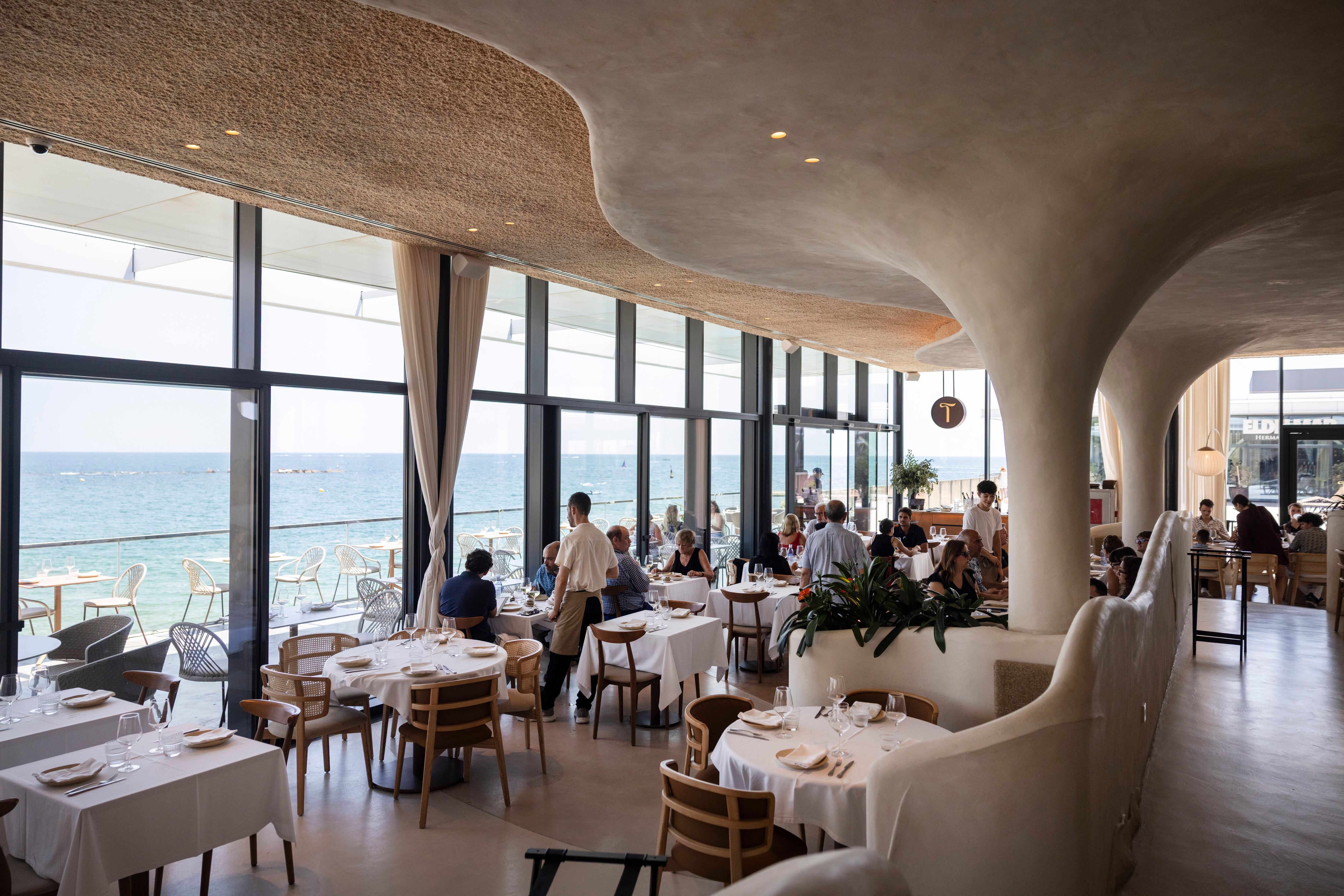 Los nuevos restaurantes del Port Olímpic cumplen un año y piden más promoción: “muchos no saben que el puerto se ha reformado”