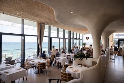 El restaurante Tribut en el reformado Port Olímpic de Barcelona.    
