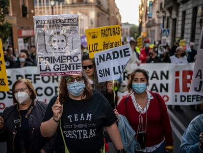 Manifestación contra la subida del precio de la luz y el gas, este jueves en Madrid.