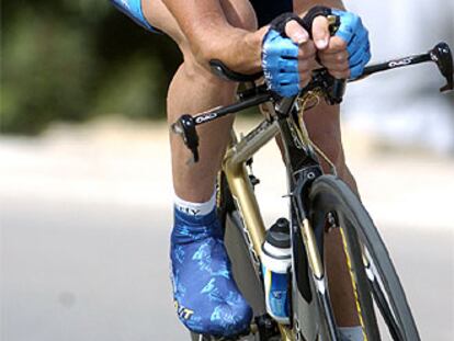 Isidro Nozal, durante una contrarreloj de la Vuelta 2004.
