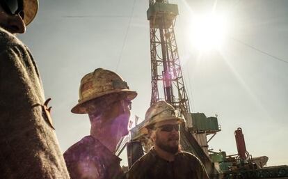 Trabajadores en una explotación con fracking en Dakota del Norte.