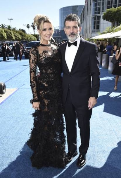 Nicole Kimpel y Antonio Banderas en los Premios Emmy, en Los Ángeles, el pasado 17 de septiembre.