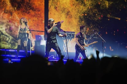 El cantante Enrique Iglesias, en un momento del concierto que ofreció anoche en Santander, dentro su gira 'Love Sex'.