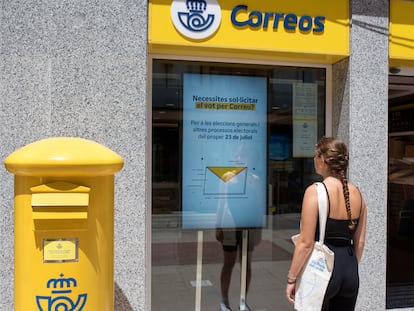 Una oficina de Correos de la ciudad de Maó, Menorca, el pasado mes de julio.