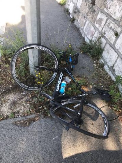 La bicicleta de Froome, destrozada.