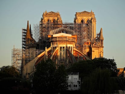 La  catedral de Notre Dame, ayer martes al amanecer.