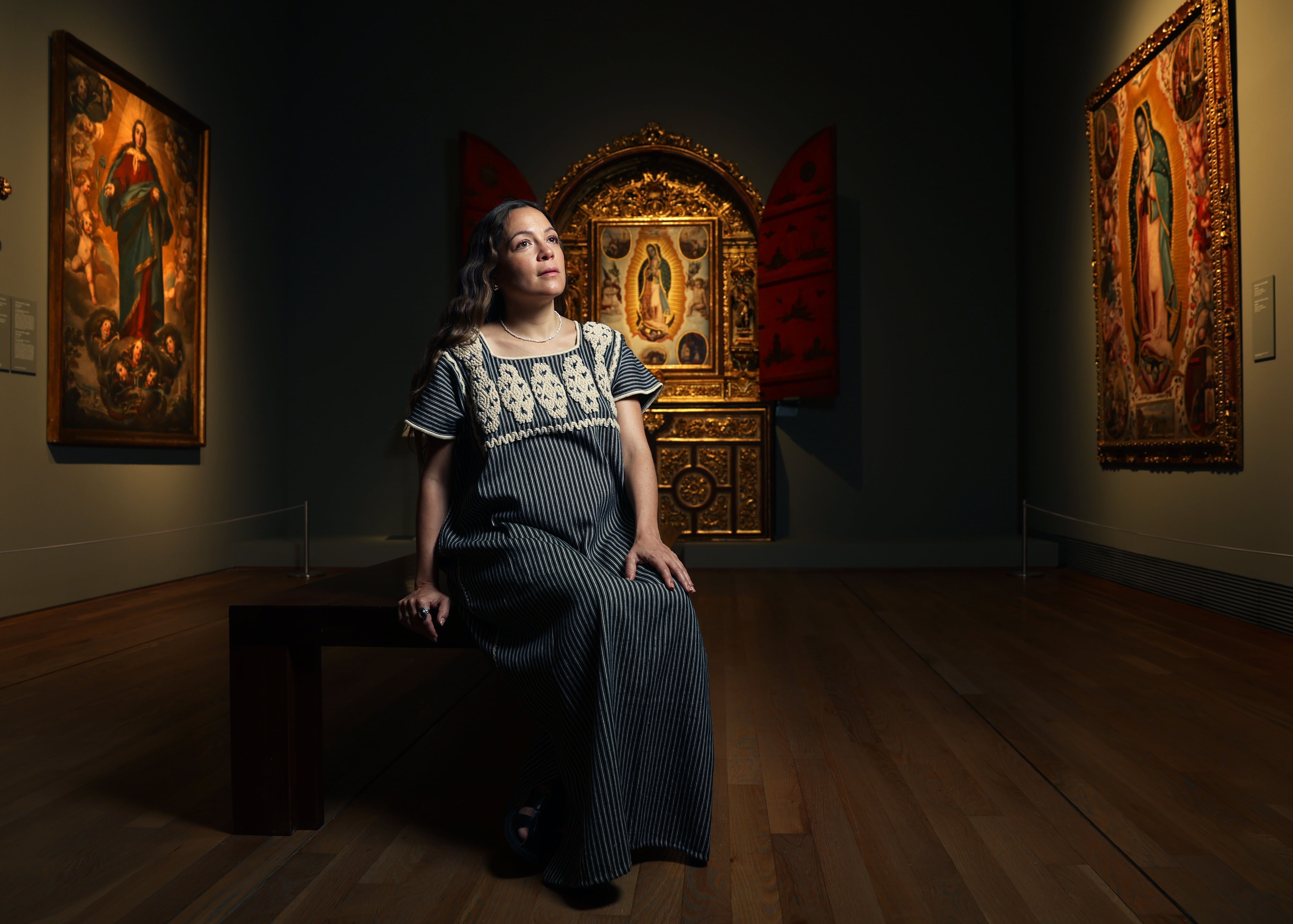 Dos estrellas pop juntas en el Museo del Prado: un paseo con Natalia Lafourcade por la exposición de la Virgen de Guadalupe