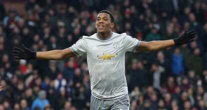 Martial celebra un gol con el United.