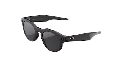Gafas inteligentes sobre fondo blanco.