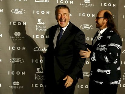 Alec Baldwin, junto a Santiago Segura, en la fiesta de la revista &#039;ICON&#039;.