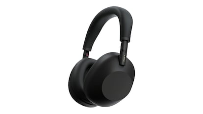 Auriculares para viajar sobre fondo blanco.