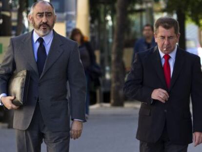 A la izquierda, el exdelegado Manuel Rodr&iacute;guez de Castro.