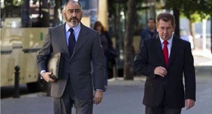 A la izquierda, el exdelegado Manuel Rodríguez de Castro.