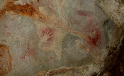 Pinturas rupestres en la cueva de El Castillo (Cantabria).