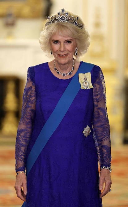 La reina consorte Camila con un vestido de Bruce Oldfield en la recepción al presidente de Sudáfrica celebrada en el palacio de Buckingham el 22 de noviembre de 2022. 