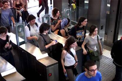 Estudiantes de la Universidad Autónoma de Barcelona acuden en tren al campus de Sant Cugat.