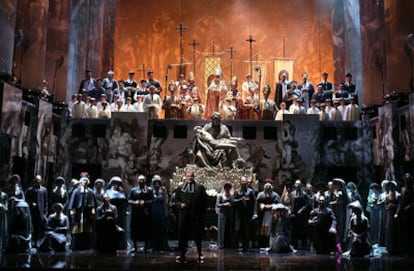 Un momento de los ensayos del <i>Te Deum</i> de la ópera <i>Tosca</i> en el Teatro Real.