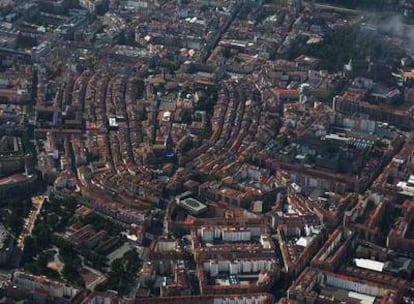 Una vista aérea de la capital de Euskadi con su Casco Medieval en el centro.