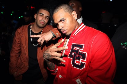 La trifulca de Chris Brown y Drake – El club W.I.P, uno de los más exclusivos de Nueva York, se convirtió en 2014 en el escenario de una tremenda batalla campal entre los dos raperos y sus séquitos correspondientes. Hasta cinco personas resultaron heridas por los botellazos y puños que volaron en una reyerta que tiene como supuesto detonante el amor de Rihanna. Años después, Drake y Brown se reconciliaron e interpretaron juntos el tema No Guidance.