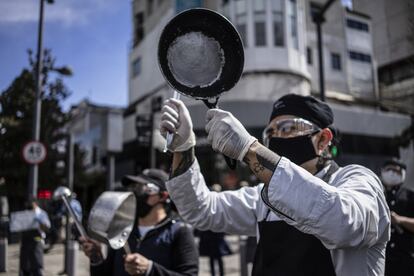 Un grupo de trabajadores de distintos restaurantes se manifestaron hicieron sonar cacerolas en Polanco, Ciudad de México, en enero de 2021. Exigían la apertura al público de los restaurantes ante el cierre decretado por el Gobierno de la Ciudad para prevenir más contagios.