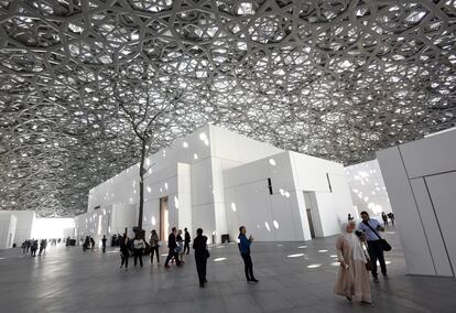 Interior del Louvre Abu Dabi en 2018.