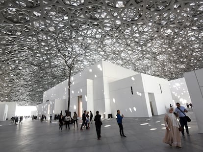 Interior del Louvre Abu Dabi en 2018.