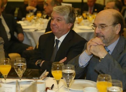 Gregorio Mayayo, presidente de la AHE, y Arturo Fernández, presidente de la patronal madrileña CEIM