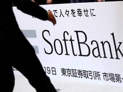 Logotipo de Softbank durante un evento de la compañía en Tokio.