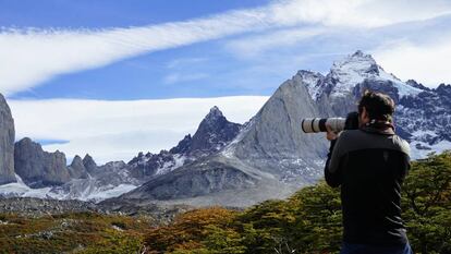 Mirador Británico, envuelto por el bosque magallánico y la  cordillera del Paine.