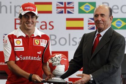 Fernando Alonso con el presidente del banco Santander Emilio Botin.