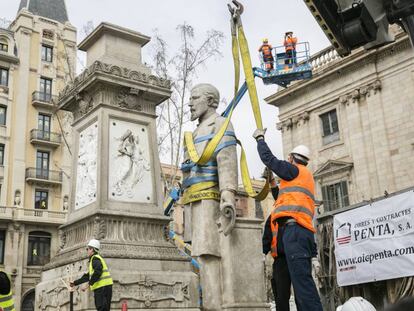 L'Ajuntament d'Ada Colau retira l'estàtua d'Antonio López.