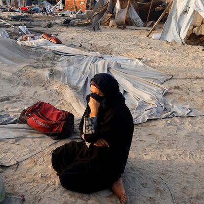 A Palestinian woman reacts at the site following Israeli strikes on a tent camp sheltering displaced people, amid the Israel-Hamas conflict, at the Al-Mawasi area in Khan Younis, in the southern Gaza Strip, September 10, 2024. REUTERS/Mohammed Salem